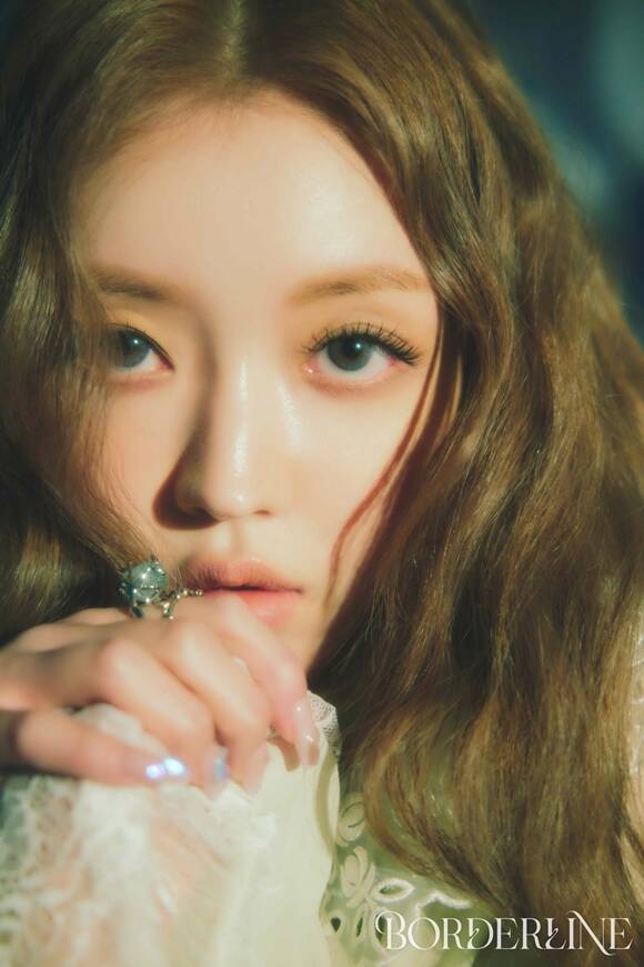 오마이걸 유아가 오는 14일 첫 번째 싱글 앨범 'Borderline'을 발매한다. /RBW, WM엔터테인먼트