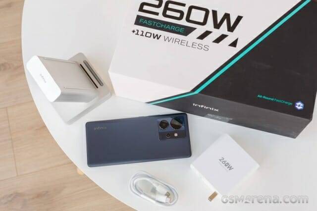 세계에서 가장 빠른 무선충전 기술을 보유한 인피닉스의 스마트폰 (사진=GSM아레나)