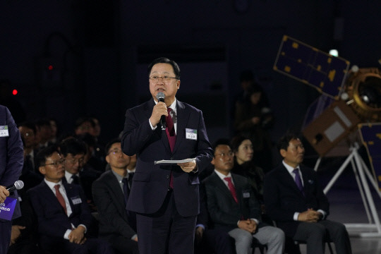 이장우 대전시장은 13일 경남 사천 한국항공우주산업(KAI)에서 열린 '대한민국 우주산업 클러스터 출범식'에 참석해 대전이 추진할 클러스터 발전 방향 세 가지를 제시했다. 대전시 제공.