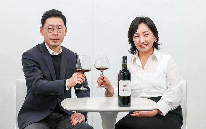 백은주 교수와 최신덕 대표.&nbsp; &nbsp; &nbsp; 최상수 기자