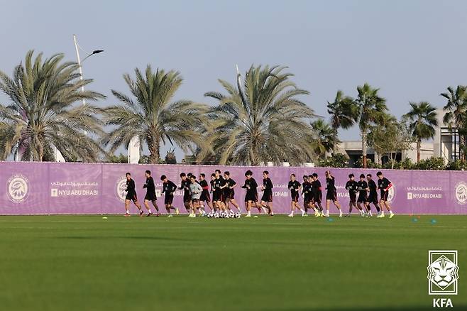 한국축구대표팀 선수들이 지난 1월 아랍에미리트(UAE) 아부다비에서 아시안컵을 대비해 전지훈련을 소화하고 있다. 대한축구협회 제공