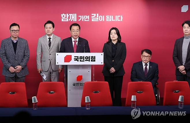 국민의힘 공관위, 19차 회의결과 발표 (서울=연합뉴스) 신준희 기자 = 국민의힘 정영환 공천관리위원장이 9일 여의도 당사에서 제19차 공관위 회의 결과를 발표하고 있다. 2024.3.9 hama@yna.co.kr