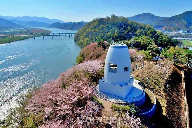 벚꽃명소 '성산 봉화산'의 봄 풍경