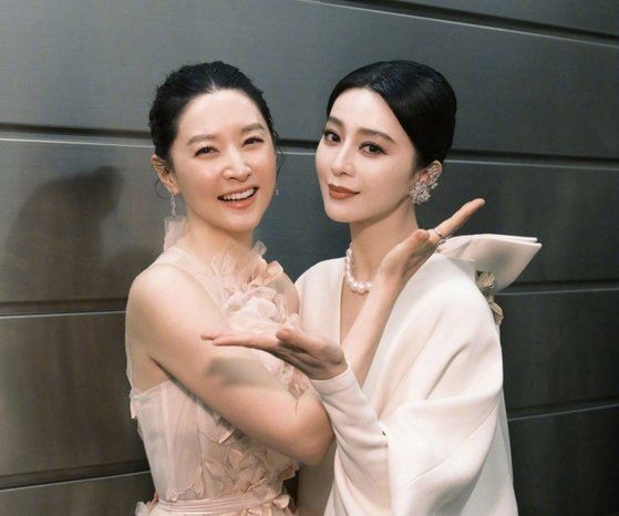 배우 이영애(왼쪽) ,중국 배우 판빙빙. 판빙빙 웨이보 캡처