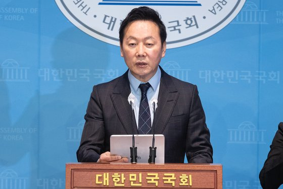 정봉주 더불어민주당 교육연수원장이 지난 1월 8일 서울 여의도 국회 소통관에서 서울 강북을 출마선언을 하고 있다. 뉴스1