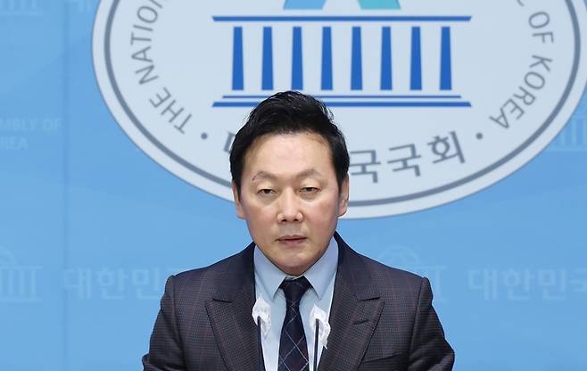 정봉주 전 더불어민주당 의원이 지난 8일 국회에서 출마 선언을 하고 있다. 연합뉴스