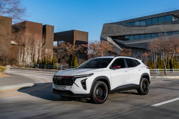 “연지곤지 찍었다”…쉐보레, ‘2025년형 트랙스 크로스오버’ 출시 [사진제공=한국지엠]