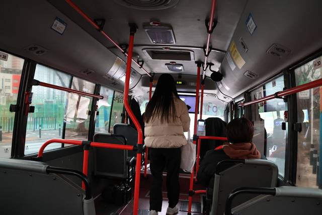 영암군 삼호읍에서 5일부터 시범운행에 들어간 수요응답형 ‘영암 콜버스’.