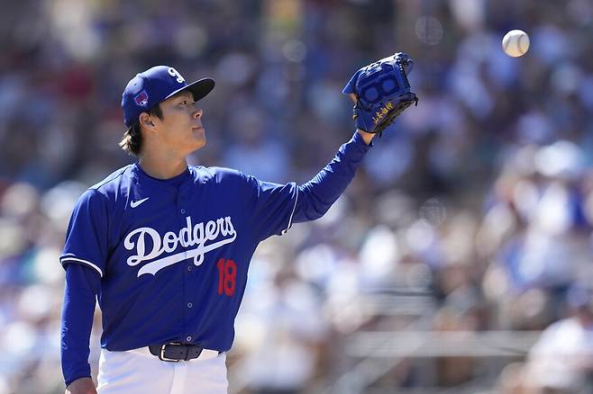 ▲ LA 다저스 야마모토 요시노부가 급작스러운 난타에 당황하고 있다. ⓒ 연합뉴스/AP통신