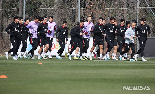 한국 축구 대표팀 선수들이 파주 국가대표 트레이닝센터(NFC)에서 훈련하는 모습. /사진=뉴시스