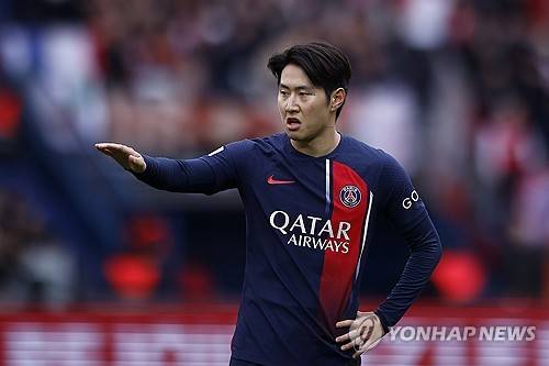 파리 생제르맹은 14일 프랑스 파리에 위치한 파르크 데 프랭스에서 열린 OGC니스와의 쿠프 드 프랑스 8강 홈경기에서 3 대 1 승리를 거두며 준결승 진출에 성공했다. 이날 이강인은 공격포인트를 올리지 못했지만 선발로 나와 풀타임을 소화하며 팀 승리에 일조했다. 현재 프랑스 리그1 선두를 달리고 있고 유럽축구연맹 챔피언스리그 8강에 올라간 PSG는 쿠프 드 프랑스도 준결승에 진출하며 3관왕 도전을 이어갔다. 연합뉴스