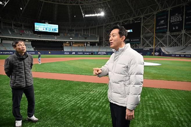 MLB 월드투어 서울시리즈가 열리는 고척스카이돔을 직접 점검하는 오세훈 서울시장. 사진=서울시