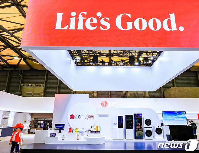 LG전자는 14~17일 중국 상하이에서 열리는 'AWE 2024'에 참가해 현지 소비자를 위한 가전과 TV를 선보인다고 15일 밝혔다.(LG전자 제공)