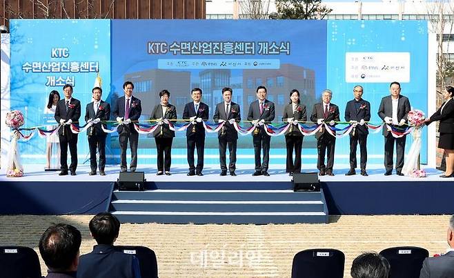 한국기계전기전자시험연구원(KTC)은세계수면학회가 수면의 중요성을 알리기 위해 지정한 '세계 수면의 날'을 맞아 수면산업진흥센터(수면센터) 개소식을 15일 충청남도아산 R&D 집적지구에서 개최했다.ⓒKTC