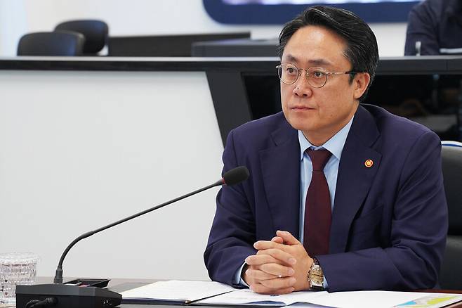 ▲2월8일 남해어업관리단을 방문한 강도형 해양수산부 장관. 사진=해양수산부.