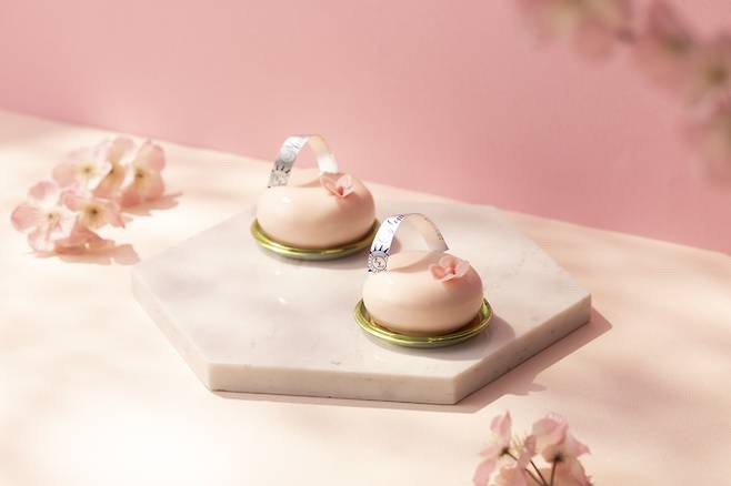 반얀트리 클럽 앤 스파 서울 베이커리 ‘몽상클레르’에서 판매하는 체리블로섬 쇼트케이크 / 사진=반얀트리 클럽 앤 스파 서울