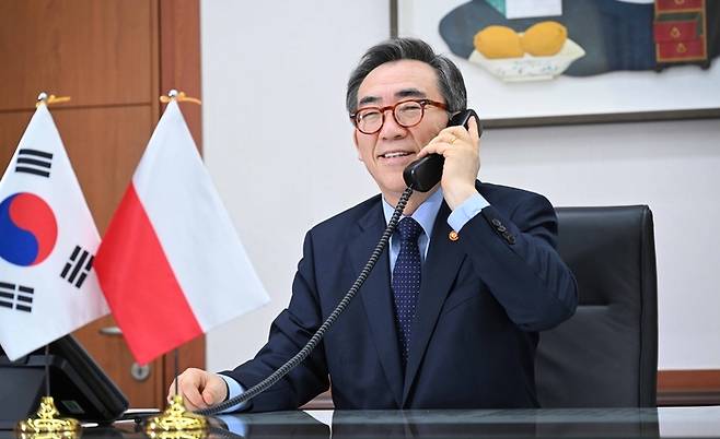 폴란드 외교장관과 통화하는 조태열 장관. [사진 출처 = 외교부, 연합뉴스]