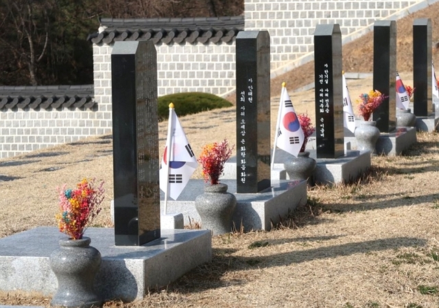헌화용으로 친환경 꽃이 사용된 국립3·15민주묘지. 국가보훈부