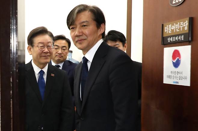 조국 조국혁신당 대표가 3월5일 서울 여의도 국회에서 이재명 더불어민주당 대표와의 접견을 마치고 당대표실을 나서고 있다. ⓒ시사저널 박은숙