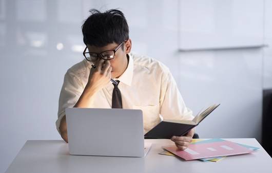 과도한 업무 스트레스는 번아웃을 가져올 수 있다ㅣ출처: 클립아트코리아