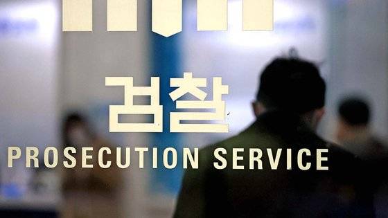 대검찰청이 중요경제범죄조사단 개편에 나선다. 중경단 검사들의 연륜을 활용하는 동시에 검사 부족으로 인한 사건 적체 등을 해소하기 위해 중경단 검사에 대한 사건 배당을 늘리는 방향을 염두에 두고 있다. 연합뉴스