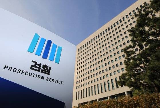 중경단은 애초 도입 취지와 다르게 승진에서 누락되거나 좌천된 15년차 이상 선임 검사들을 모아놓는 노쇠한 조직으로 전락했다. 현재 전국 18개 지방검찰청 중경단엔 약 80여명의 검사가 있다. 연합뉴스