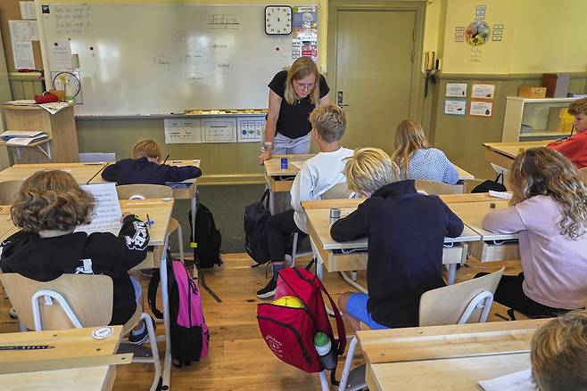 지난해 8월31일 스웨덴 스톡홀름 한 초등학교에서 학생들이 수업에 참여하고 있다. ⓒAP Photo