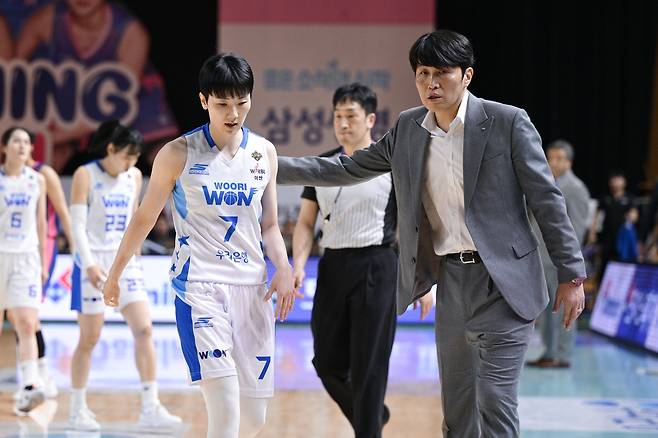 박혜진과 위성우 감독 [WKBL 제공. 재판매 및 DB 금지]