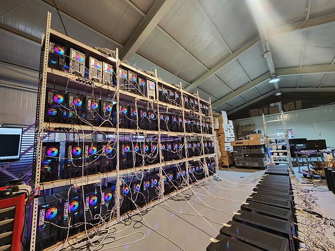 지난 15일 경기 평택시 오성면에 위치한 김형조(31)씨가 운영하는 알트코인 채굴장. /김태호 기자