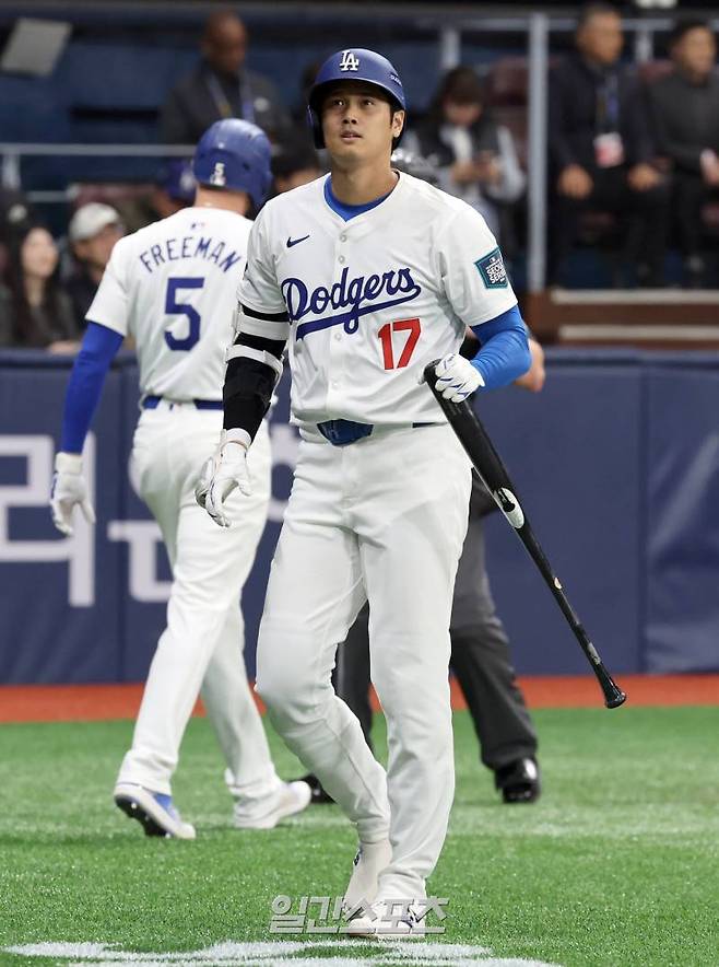 한국에서 사상 최초로 열리는 미국프로야구 메이저리그(MLB) 정규시즌 개막전을 앞두고 17일 오후 서울 고척스카이돔에서 LA 다저스와 키움 히어로즈가 스페셜매치를 펼쳤다. LA 오타니가 1회 삼진으로 물러나고 있다. 고척돔=정시종 기자 /2024.03.17