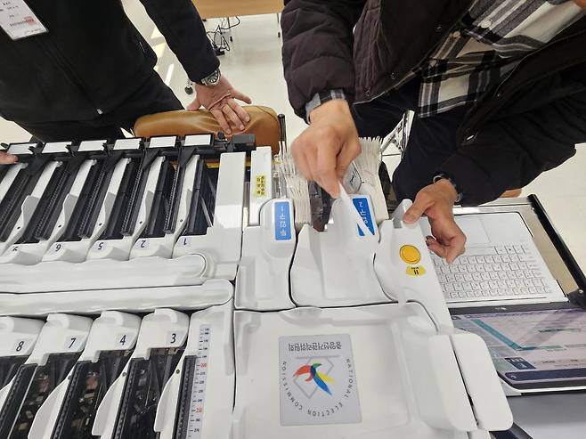 투표지 분류기     sunhyung@yna.co.kr