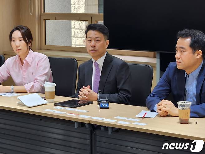 18일 중소기업중앙회 혁신룸에서 미국 방문 성과를 발표하는 임정욱 중소벤처기업부 창업벤처혁신실장(가운데)/중소벤처기업부 제공