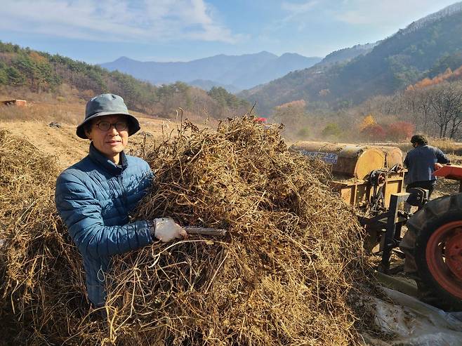이주연 목사가 강원 평창에서 농사일을 하는 모습. /이주연 목사 제공