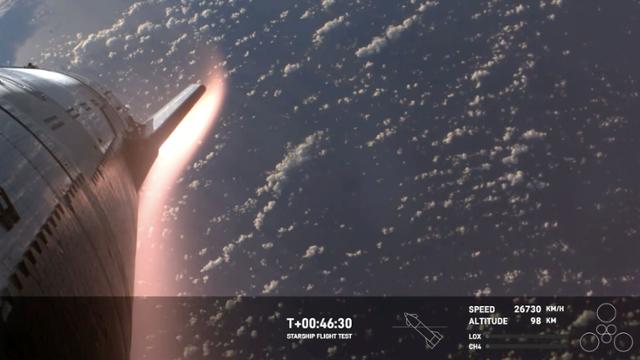 지난 14일 발사된 스페이스X의 초대형 우주선 ‘스타십’이 지구 궤도를 비행하는 모습. 이 장면은 저궤도 위성망 '스타링크'를 통해 생중계됐다. 스페이스X 제공