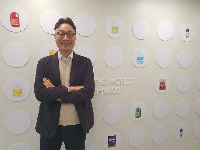 이은천 상무가 한국경제신문과 인터뷰 후 자신감 있는 포즈를 취하고 있다. 윤현주 기자