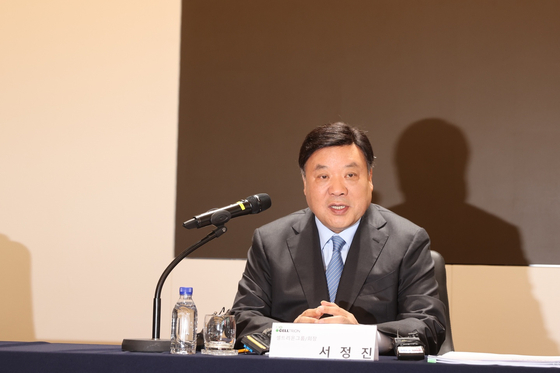 Celltrion founder and chairman Seo Jung-jin speaks about the company's merger plan at a press conference in western Seoul in October. [CELLTRION]