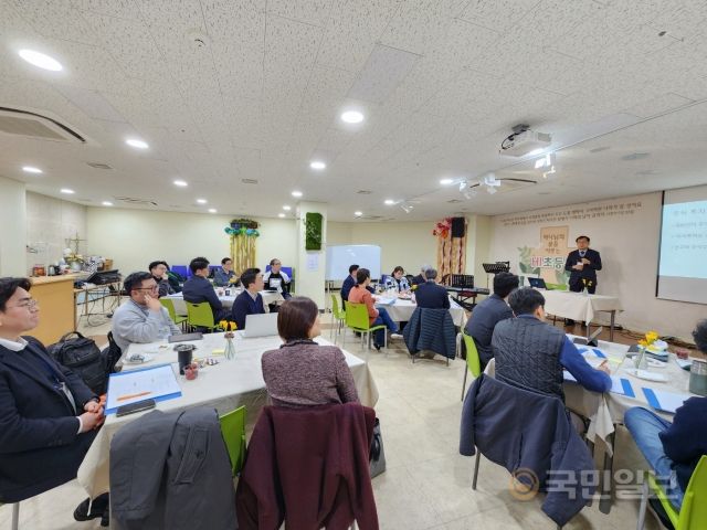 공베드로 한국 OMF 대표가 18일 서울 서초구 본부에서 열린 ‘교회와 선교’ 세미나에서 강의를 하고 있다. 한국 OMF 제공