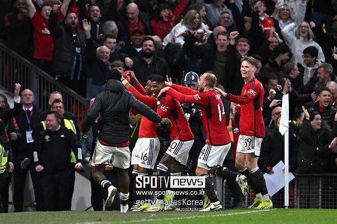 ▲ 맨체스터 유나이티드는 18일(한국시간) 영국 맨체스터 올드 트래포드에서 열린 2023-24시즌 잉글랜드 FA컵 8강전에서 연장전에 터진 아마두 디알로의 결승골에 힘입어 리버풀을 4-3으로 꺾고 4강에 올랐다.