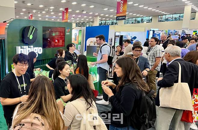 지난 12일부터 16일까지 미국 캘리포니아주 애너하임 컨벤션센터에서 열린 ‘2024 NPEW’에서 CJ제일제당은 ‘발효기술&친환경 원재료’ 테마의 비비고 부스를 통해 글로벌 전 세계 관람객들에게 K-푸드 혁신 제품을 소개하고 있다. (사진=CJ제일제당)