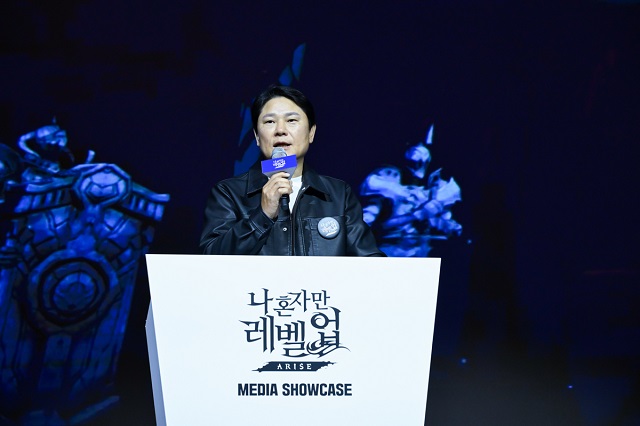 19일 서울 구로구 지타워에서 '나 혼자만 레벨업: 어라이즈 미디어 쇼케이스'가 열린 가운데 권영식 넷마블 대표가 인사말을 하고 있다. /넷마블