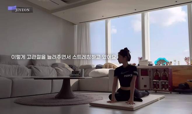 유튜브 〈지연 JIYEON〉