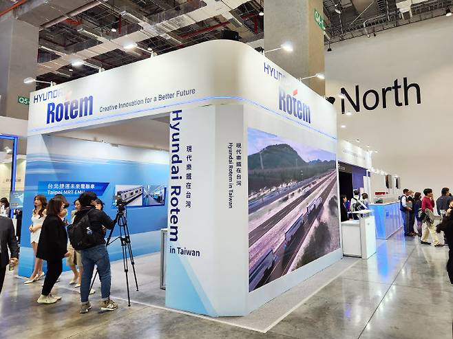 대만 타이페이에서 열리는 ‘2024 스마트 시티 서밋 & 엑스포(2024 Smart City Summit & Expo)’에 참가한 현대로템 타이페이 전시관 전경. (사진=현대로템)