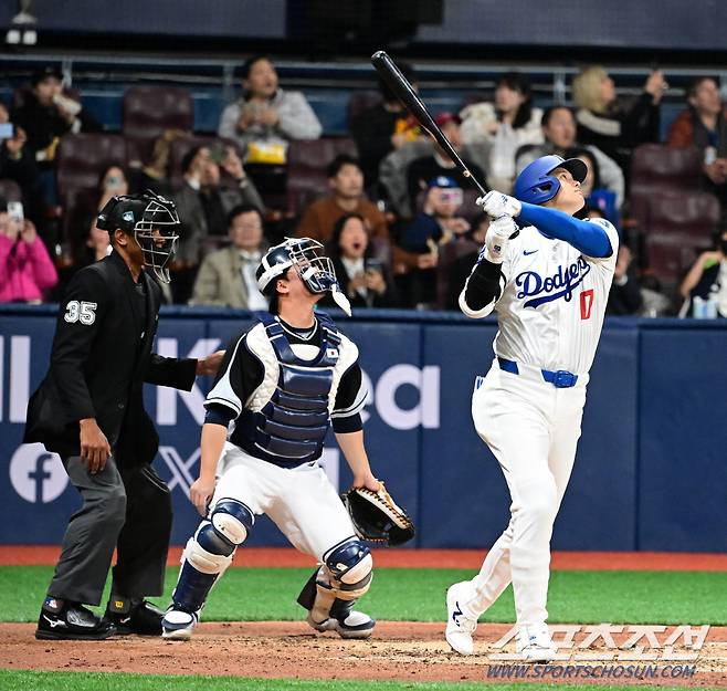 18일 서울 고척스카이돔에서 '메이저리그 월드투어 서울 시리즈 2024' LA 다저스와 팀 코리아의 경기가 열렸다. 3회말 무사 1루에서 다저스 오타니가 외야 플라이로 물러나고 있다. 고척=정재근 기자cjg@sportschosun.com/2024.03.18/