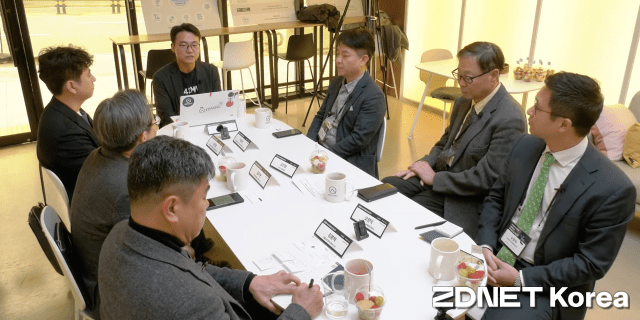 좌담회 참석자들이 AI 안전성과 윤리, 법안 등에 대해 토론하고 있다.