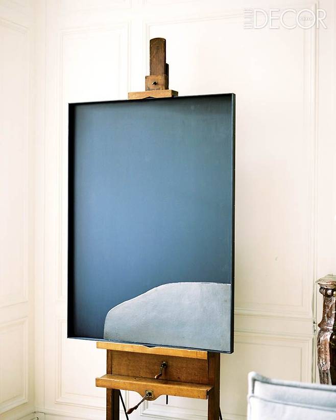 새집에 마련한 넉넉한 면적의 드로잉 룸에서 큰 사이즈의 작업을 할 수 있게 됐다.