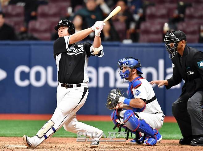 노시환이 18일 서울 고척스카이돔에서 ‘메이저리그 월드투어 서울 시리즈 2024’ LA 다저스와 팀 코리아에서 타격하고 있다. 고척=정시종 기자 capa@edaily.co.kr