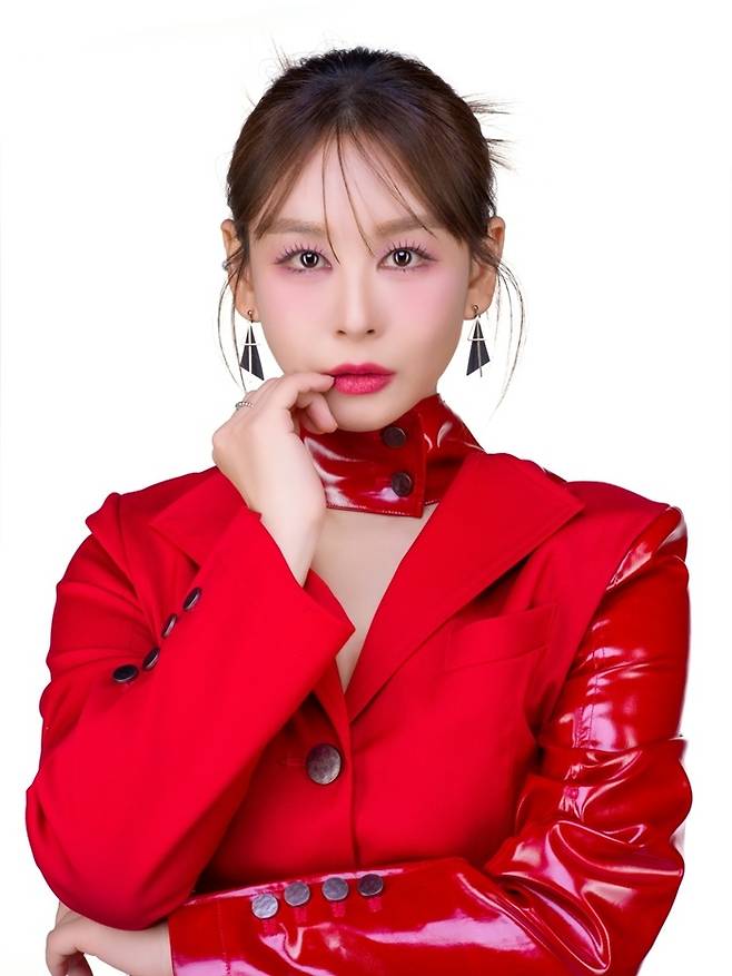 윤태화. 좋은날엔 엔터테인먼트