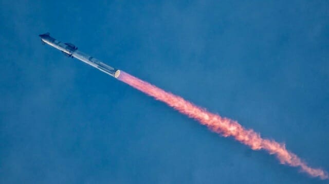 지난 14일 진행된 스페이스X의 스타십 우주선과 슈퍼헤비 로켓의 3번째 시험 비행 모습 (사진=future/Josh Dinner)