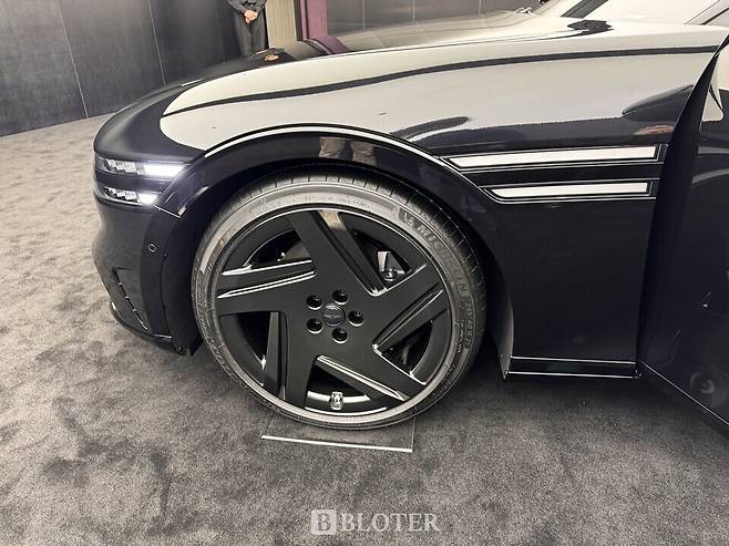 제네시스 G90 블랙에만 탑재되는 21인치 휠(사진=조재환 기자)
