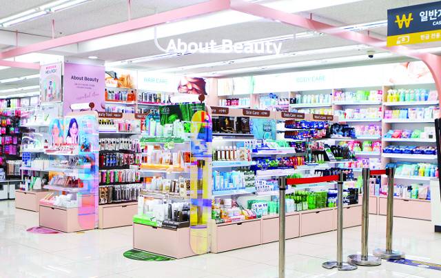 서울 서초구 매봉역점에는 화장품 코너가 널찍하게 자리하고 있다. 다이소 제공